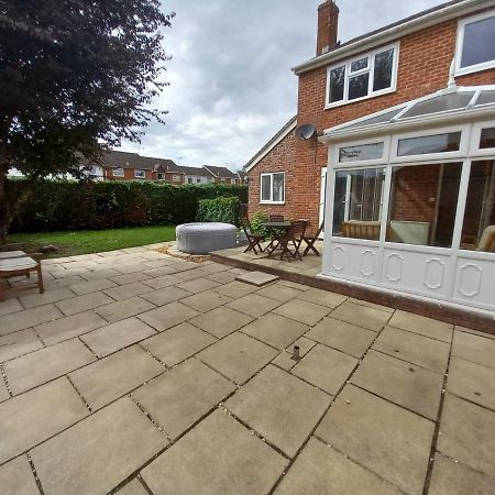 Leominster 3 Bedroom House Parking Garden Private Exterior photo