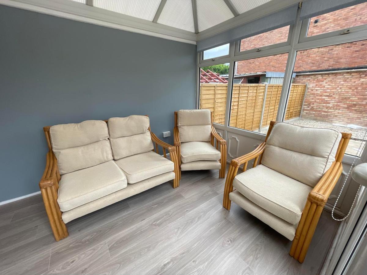Leominster 3 Bedroom House Parking Garden Private Exterior photo