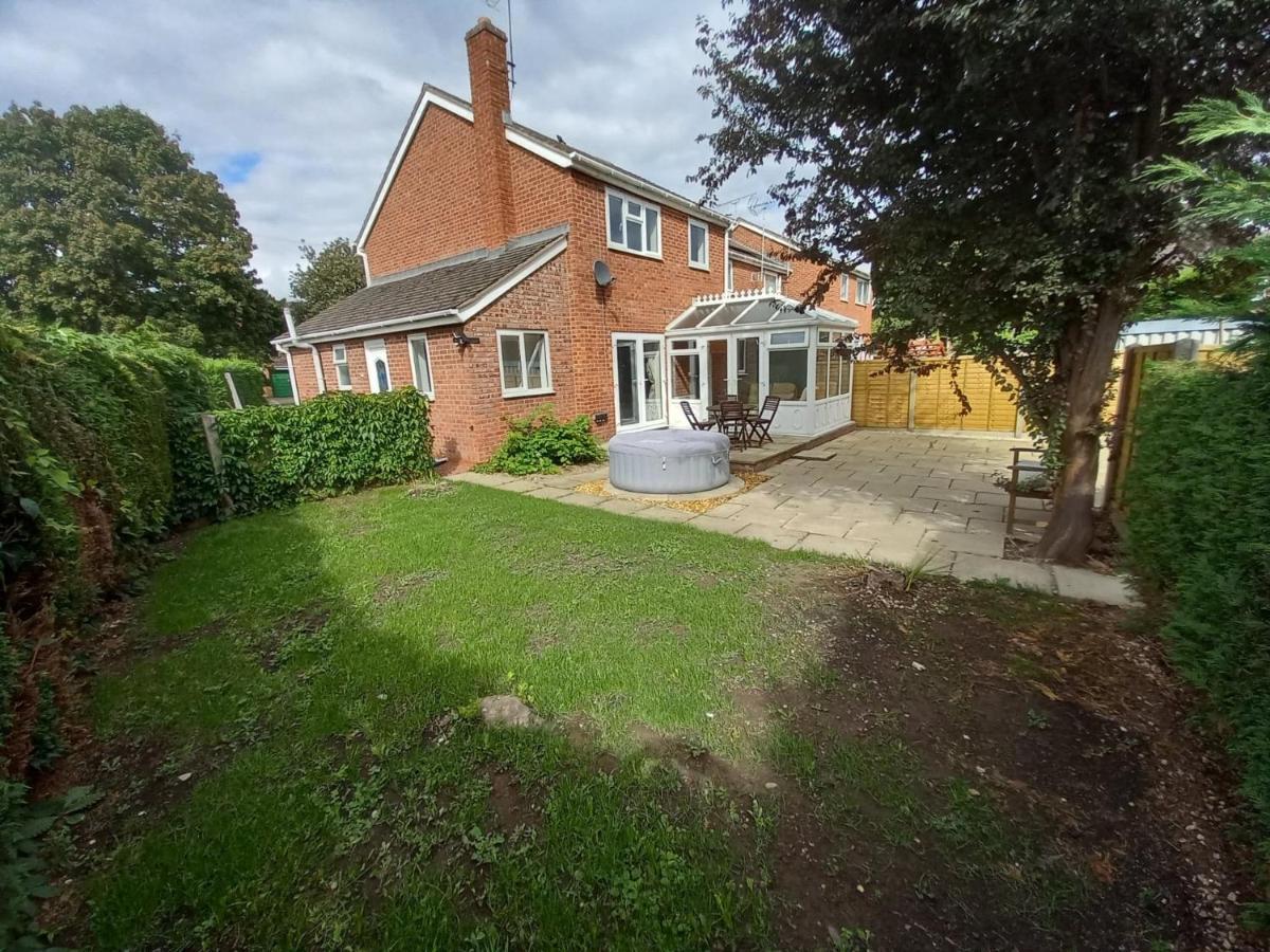 Leominster 3 Bedroom House Parking Garden Private Exterior photo