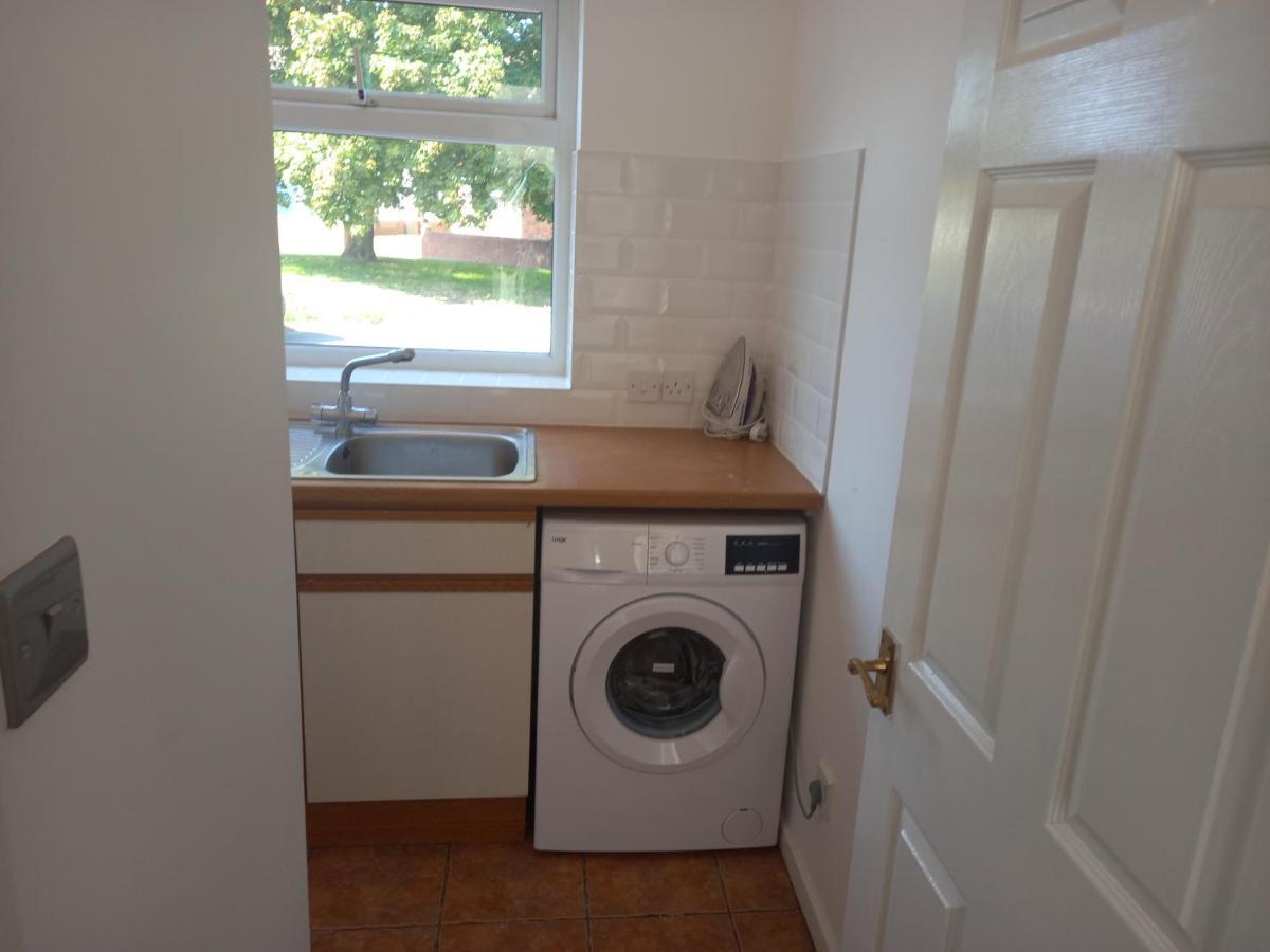 Leominster 3 Bedroom House Parking Garden Private Exterior photo