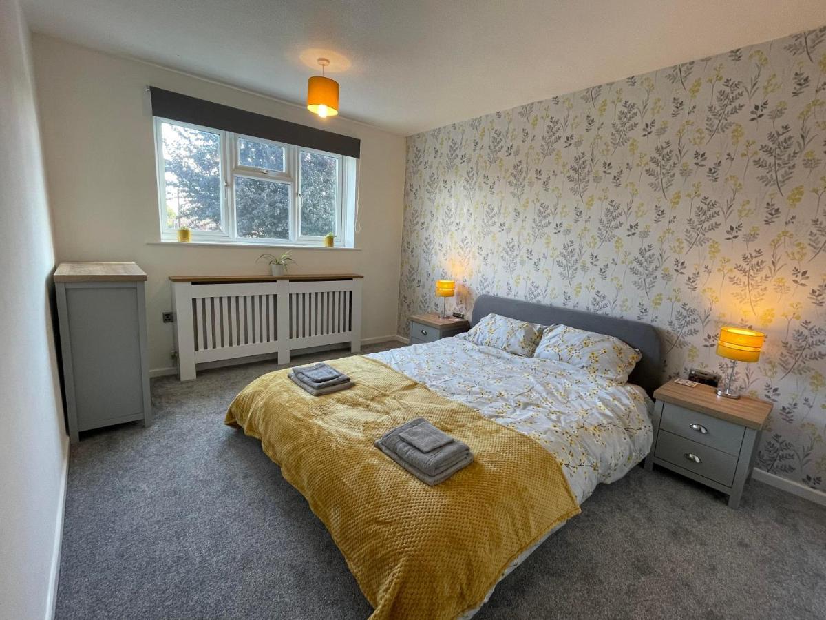 Leominster 3 Bedroom House Parking Garden Private Exterior photo